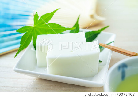 Milk agar 79075408