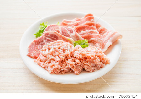Minced pork, roses and shoulder loin 79075414