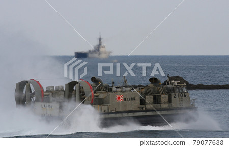 A Maritime Self-Defense Force LCAC launching toward a transport ship during a tsunami disaster drill A Maritime Self-Defense Force LCAC launching toward a transport ship during a tsunami disaster drill 79077688