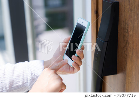 Entrance door smart lock smartphone 79077719
