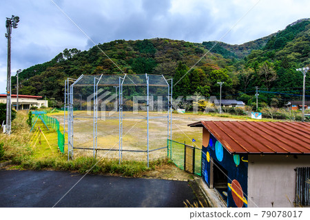 Tsushima City Kuhara Elementary and Junior High School Closed Historical Record [Tsushima City, Nagasaki Prefecture] 79078017