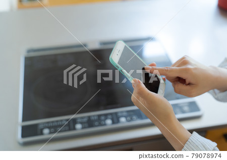 智能手機和電磁爐 智能手機和電磁爐 79078974