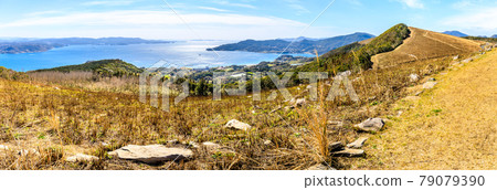 燒河內山口後的全景[長崎縣平戶市] 79079390