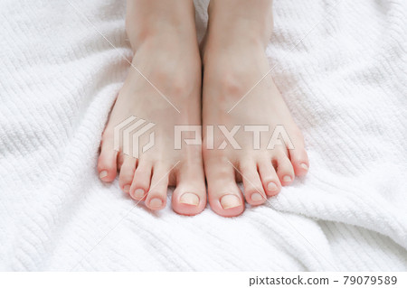 Women's legs Women's legs 79079589