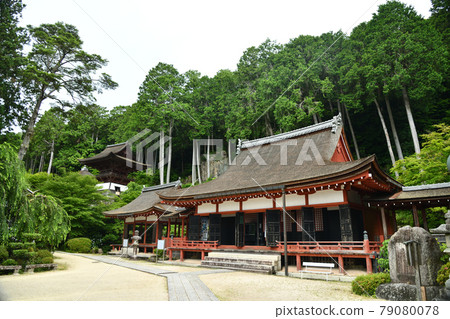 Chomeiji Temple (Sanbutsudo, left is the worship hall of the current shrine, and the back is the bell tower) [Chomeiji-cho, Omihachiman City, Shiga Prefecture] 79080078