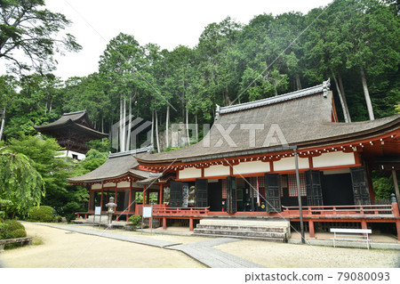 長明寺(三佛堂,左邊是現神社的禮拜堂,後面是鍾樓)【滋賀縣近江八幡市長明寺町】 長明寺(三佛堂,左邊是現神社的禮拜堂,後面是鍾樓)【滋賀縣近江八幡市長明寺町】 79080093