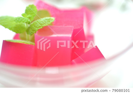 Red perilla juice agar confectionery, red jelly on glass tableware Red perilla juice agar confectionery, red jelly on glass tableware 79080101