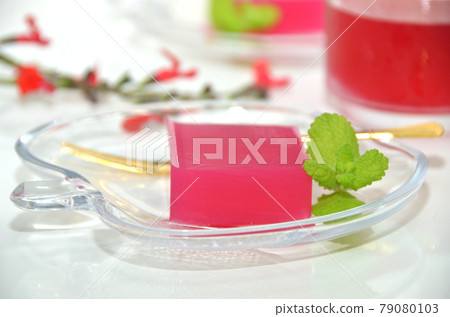 Red perilla juice agar confectionery, red jelly on glass tableware 79080103