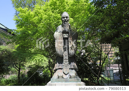 湯島神社的孔子雕像 79080313