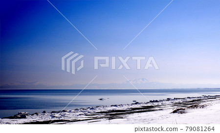 鄂霍次克海在冬天 鄂霍次克海在冬天 79081264