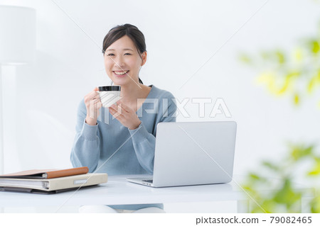 PC女白底 79082465