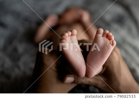 Feet of a newborn baby Feet of a newborn baby 79082533