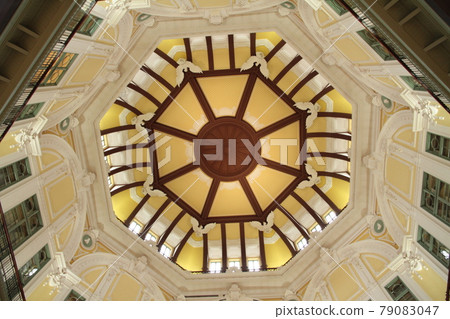 Tokyo station decoration 79083047