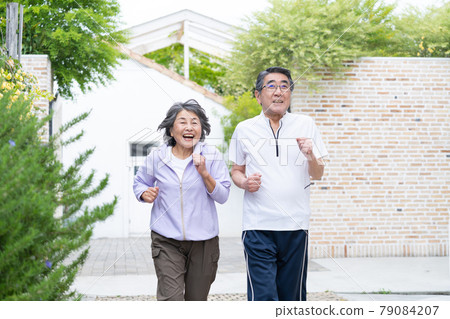Senior couple jogging 79084207