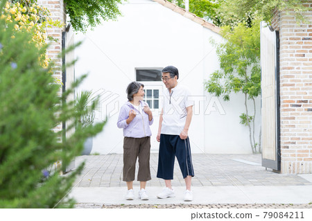 老年夫婦慢跑 79084211