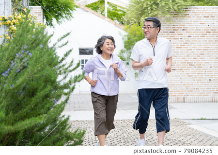 Senior couple jogging 79084235
