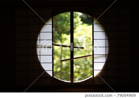 Japanese-style round window 79084909