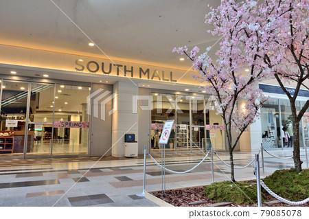 April 2020 Harborland "umie" under the first state of emergency 79085078