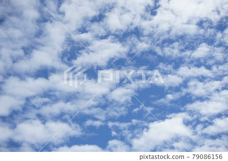 天空藍天多雲夏日 天空藍天多雲夏日 79086156