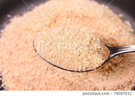 Rice bran on a spoon 79087831
