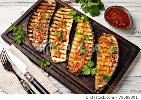 Grilled eggplant and sauce Grilled eggplant and sauce 79089001