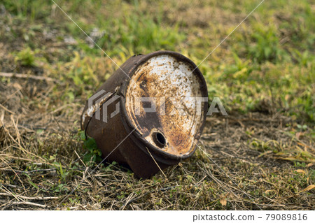 腐爛的鋼罐 腐爛的鋼罐 79089816