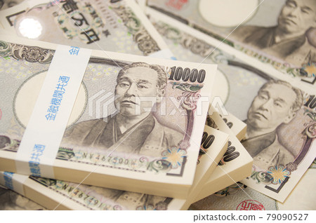 大量的1萬日元鈔票 大量的1萬日元鈔票 79090527