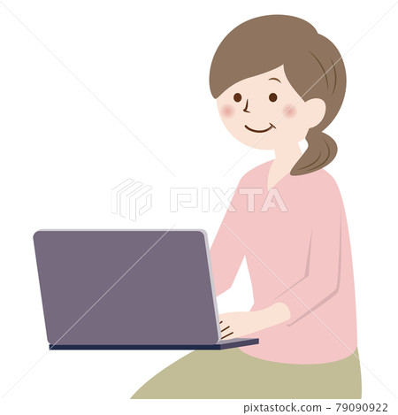 操作電腦的中年婦女 79090922