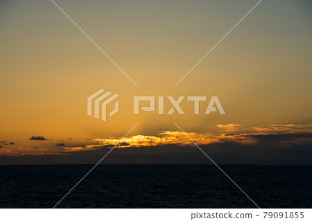 Beautiful shining sunset clouds 79091855