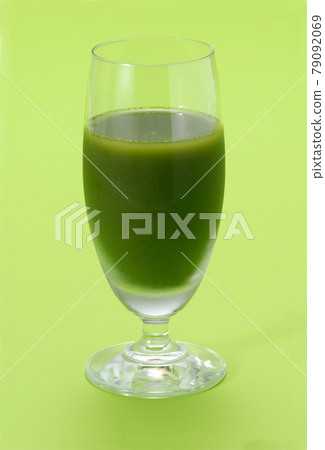 Aojiru in a glass 79092069