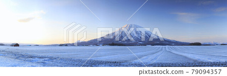 Mt. Yotei at dawn in Mizuho, Kutchan-cho, Hokkaido Mt. Yotei at dawn in Mizuho, Kutchan-cho, Hokkaido 79094357
