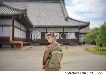 Kimono girl portrait Kimono girl portrait 79095228