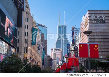 《Shanghai》 Nanjing East Road, downtown Shanghai 79095291