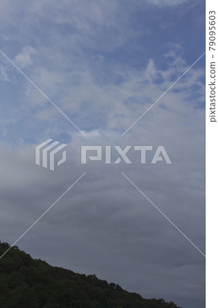 Mid-June Early morning sky and mountain edge southeast of Gifu city Mid-June Early morning sky and mountain edge southeast of Gifu city 79095603