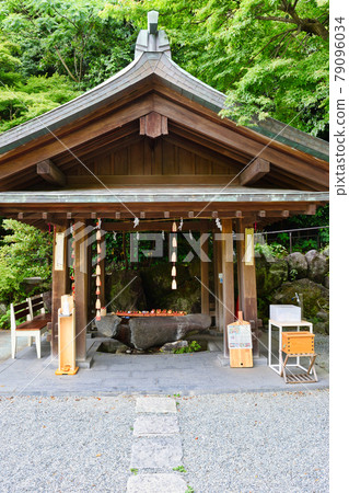 鎌倉宮獅子頭花手水和長津屋 神奈川縣鎌倉市 照片素材 圖片 圖庫