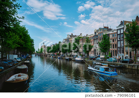 Singel canal in Amsterdam with houses. Amsterdam, Netherlands Singel canal in Amsterdam with houses. Amsterdam, Netherlands 79096101