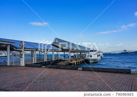 Floating pier at Takamatsu Port in the morning Seto Inland Sea (remote island route) Floating pier at Takamatsu Port in the morning Seto Inland Sea (remote island route) 79096985