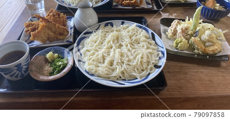 大森扎魯烏冬面和天婦羅(蔬菜和雞蛋餅) 大森扎魯烏冬面和天婦羅(蔬菜和雞蛋餅) 79097858
