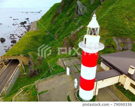 初夏鳥瞰北海道松前町白神岬燈塔 79098336
