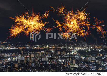 [Summer image] Sparklers are set against the night view. Making summer memories. 79099616
