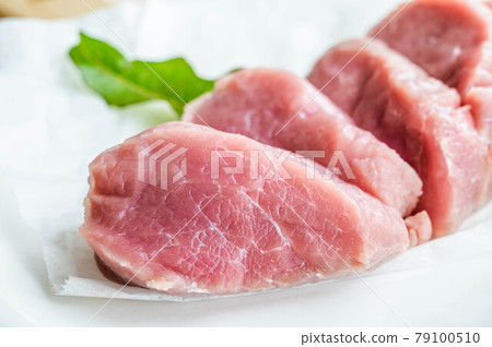 Pork fillet slice 79100510