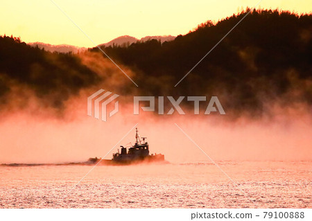 Setonaikai National Park Fudekageyama sea fog off Sunami, Mihara City, Hiroshima Prefecture Setonaikai National Park Fudekageyama sea fog off Sunami, Mihara City, Hiroshima Prefecture 79100888