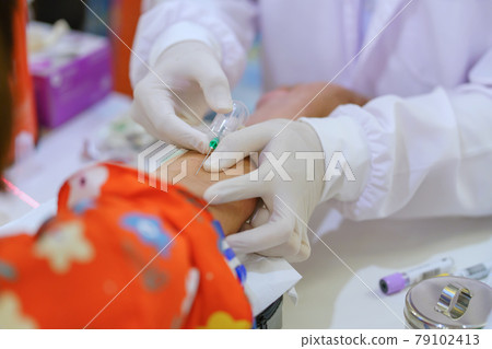 Nurse collecting a blood from patient in hospital 79102413