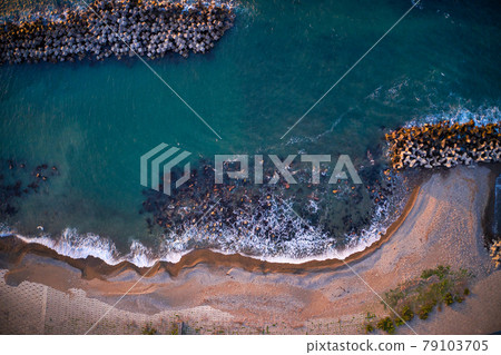 A state of the breakwater in the coastal area of Asahi Town, Toyama Prefecture 79103705