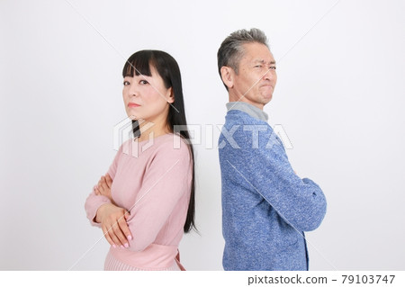 Mature divorce, a couple who got older and deepened the gap between each other 79103747