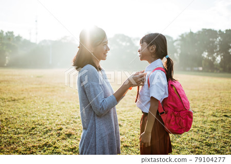primary school student taken by mother to school in the morning primary school student taken by mother to school in the morning 79104277
