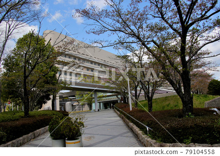 另一個角度俯瞰三田市立醫院門面入口 79104558