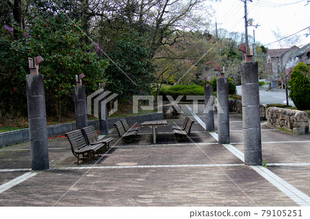 可能是三田市中央公園東北側入口處的紀念碑屋頂被拆除了。 79105251