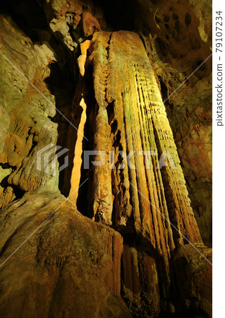 Akiyoshi-dong golden pillar 79107234