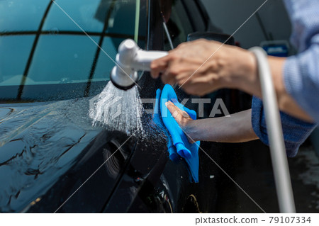 一個洗車的男人 一個洗車的男人 79107334